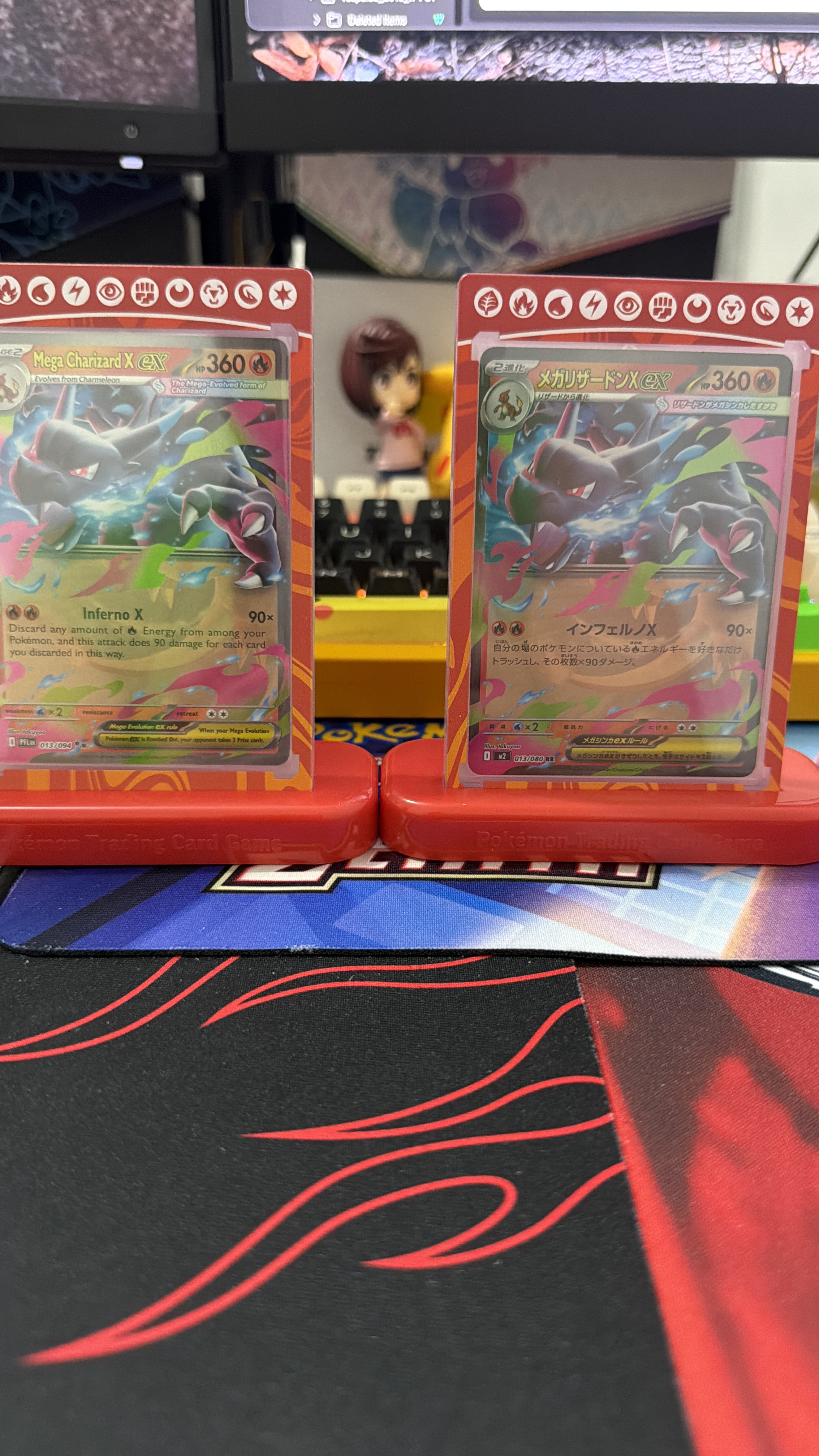 pareja de mega chari x ex japo ingles y sus displays